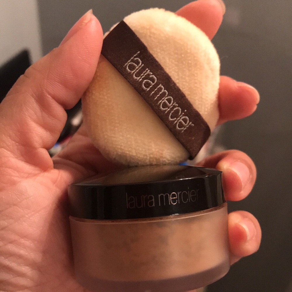 Laura Mercier Translucent Powder In Medium deep